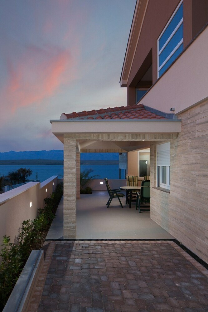 Apartments Malibu Two