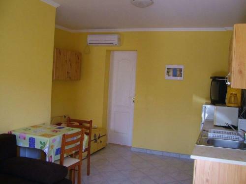 Narancs Apartment