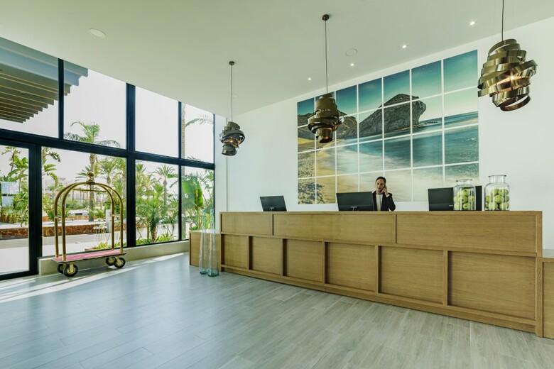 Cabogata Beach Hotel