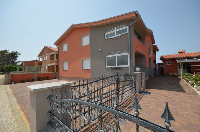 Apartments Komljen