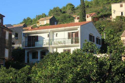 Apartment Vis 2412a