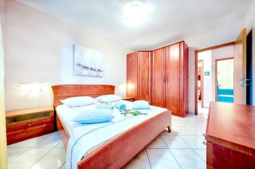 Apartments By The Sea Rukavac (vis) - 15352