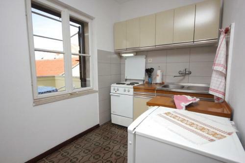 Apartments By The Sea Vis - 8534