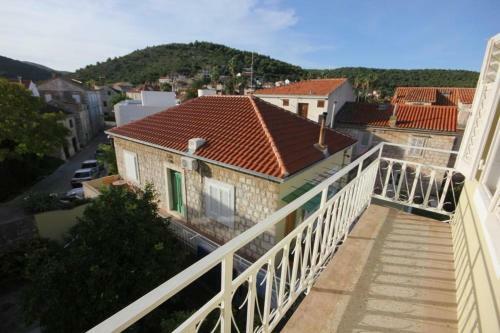 Apartments By The Sea Vis - 8534