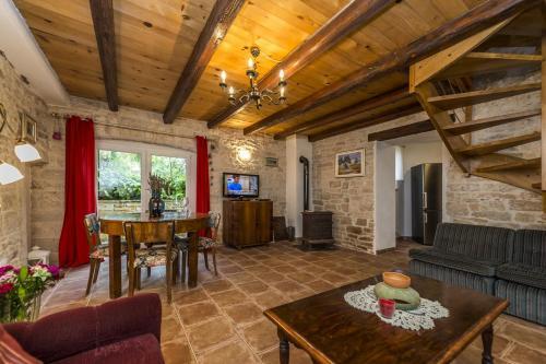 Villa Katarina&luka With Beautiful Garden And Pool