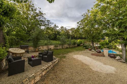 Villa Katarina&luka With Beautiful Garden And Pool