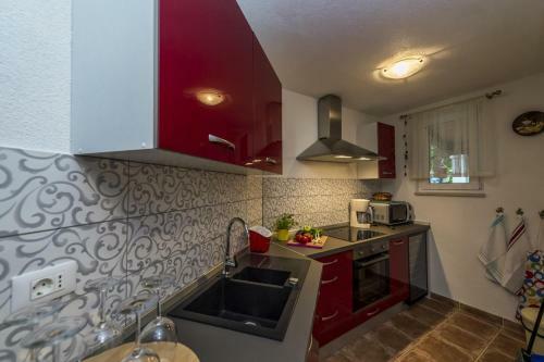 Villa Katarina&luka With Beautiful Garden And Pool