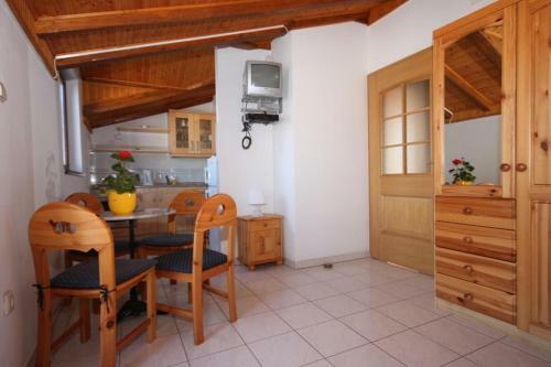 Hostal Apartments And Rooms With Parking Space Vodice - 6260