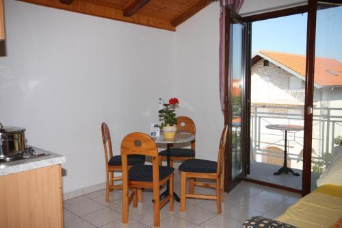 Hostal Apartments And Rooms With Parking Space Vodice - 6260