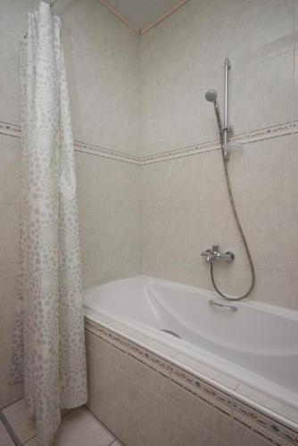 Hostal Apartments And Rooms With Parking Space Vodice - 6260