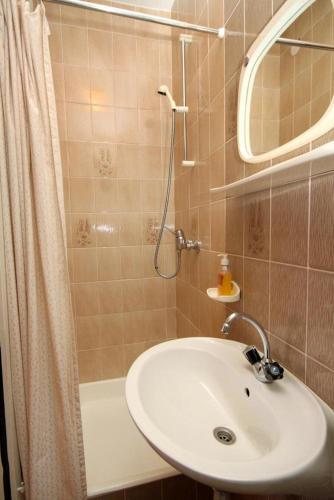 Hostal Apartments And Rooms With Parking Space Vodice - 6260