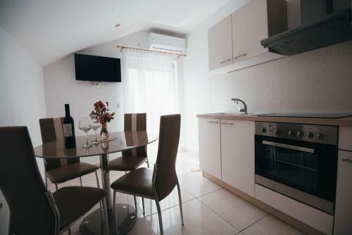 Apartments With A Parking Space Vodice - 15734