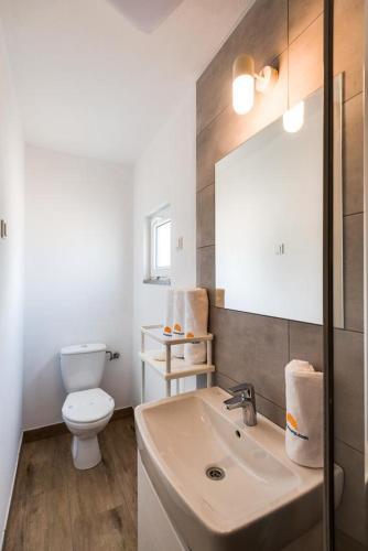 Seaside Apartments With A Swimming Pool Vodice - 16362