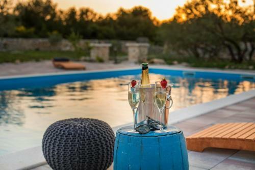 Villa Red Hacienda With Pool