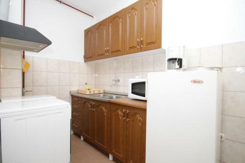 Apartments With A Parking Space Peroj (fazana) - 7516