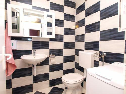 Apartment With Pool 1138