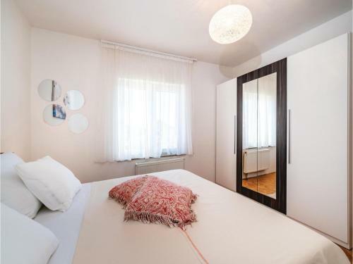 Six-bedroom Holiday Home In Vrana