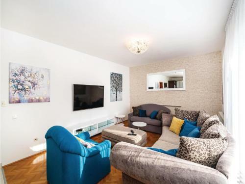 Six-bedroom Holiday Home In Vrana