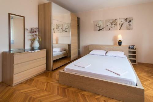 Apartment In Vrbnik/insel Krk 13616