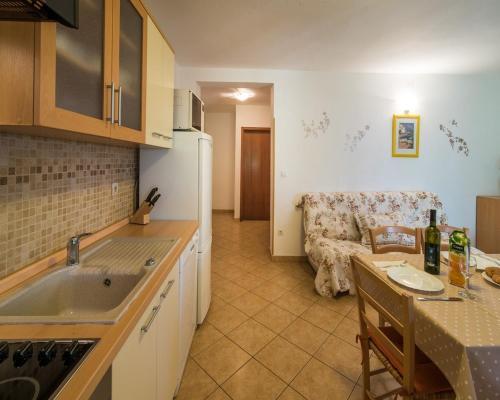 Apartments In Vrbnik/insel Krk 13597