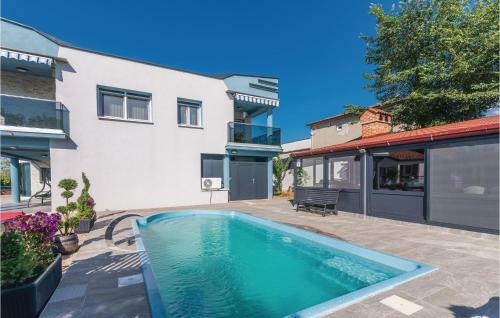 Two-bedroom Apartment In Vrh