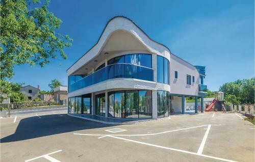 Two-bedroom Apartment In Vrh