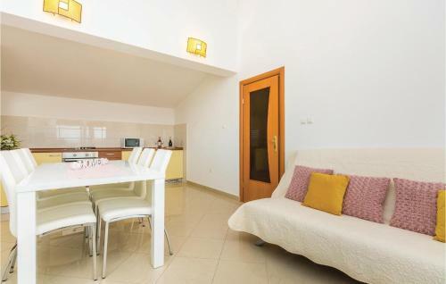 Four-bedroom Holiday Home In Vrsi