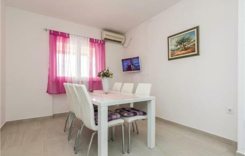 Four-bedroom Holiday Home In Vrsi