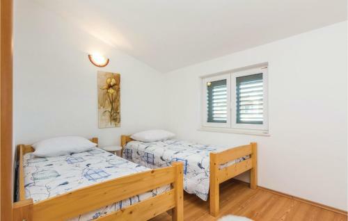 Four-bedroom Holiday Home In Vrsi