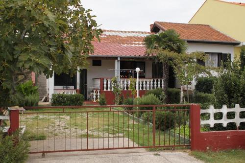 Apartments By The Sea Vrsi - Mulo (zadar) - 5798