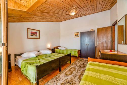 Hostal Apartments And Rooms Ana Pomer 217