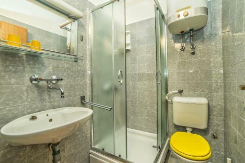 Hostal Apartments And Rooms Ana Pomer 217