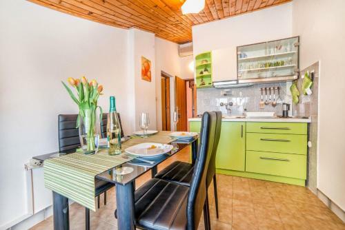 Hostal Apartments And Rooms Ana Pomer 217