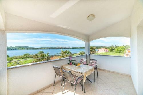 Hostal Apartments And Rooms Ana Pomer 217