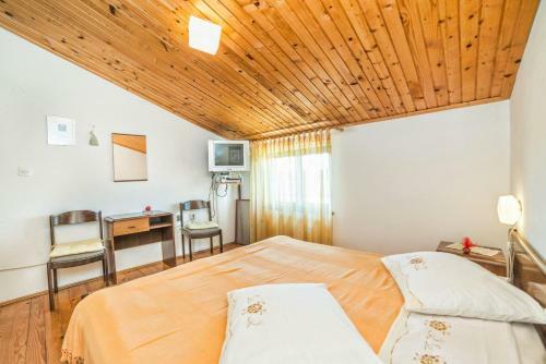 Hostal Apartments And Rooms Ana Pomer 217