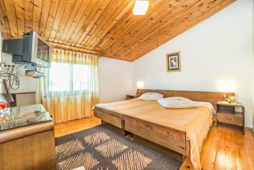 Hostal Apartments And Rooms Ana Pomer 217
