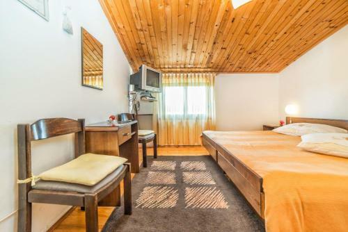 Hostal Apartments And Rooms Ana Pomer 217