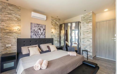 Four-bedroom Holiday Home In Vantacici