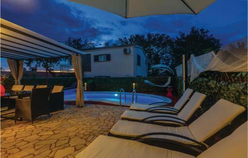 Four-bedroom Holiday Home In Vantacici