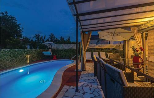 Four-bedroom Holiday Home In Vantacici