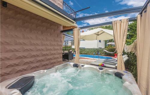 Four-bedroom Holiday Home In Vantacici