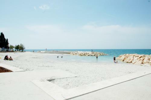 Beach Step Apartment