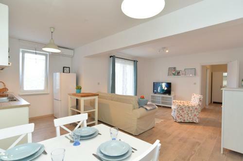 Apartment Mladen 1660