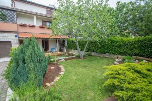 Hostal Apartments Staver