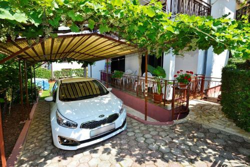 Hostal Apartment Complex Nevia