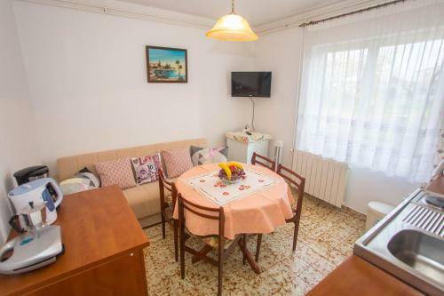 Hostal Apartment Complex Nevia