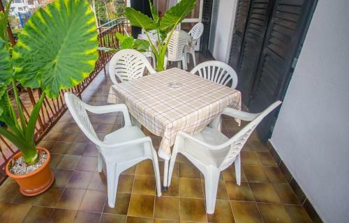 Hostal Apartment Complex Nevia