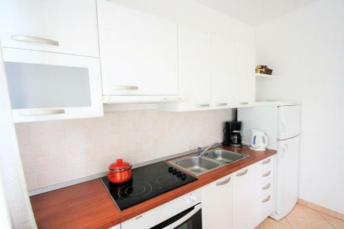 Hostal Apartment Complex Mendikovic