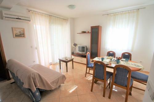 Hostal Apartment Complex Mendikovic