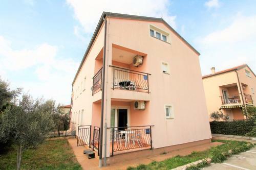 Hostal Apartment Complex Mendikovic
